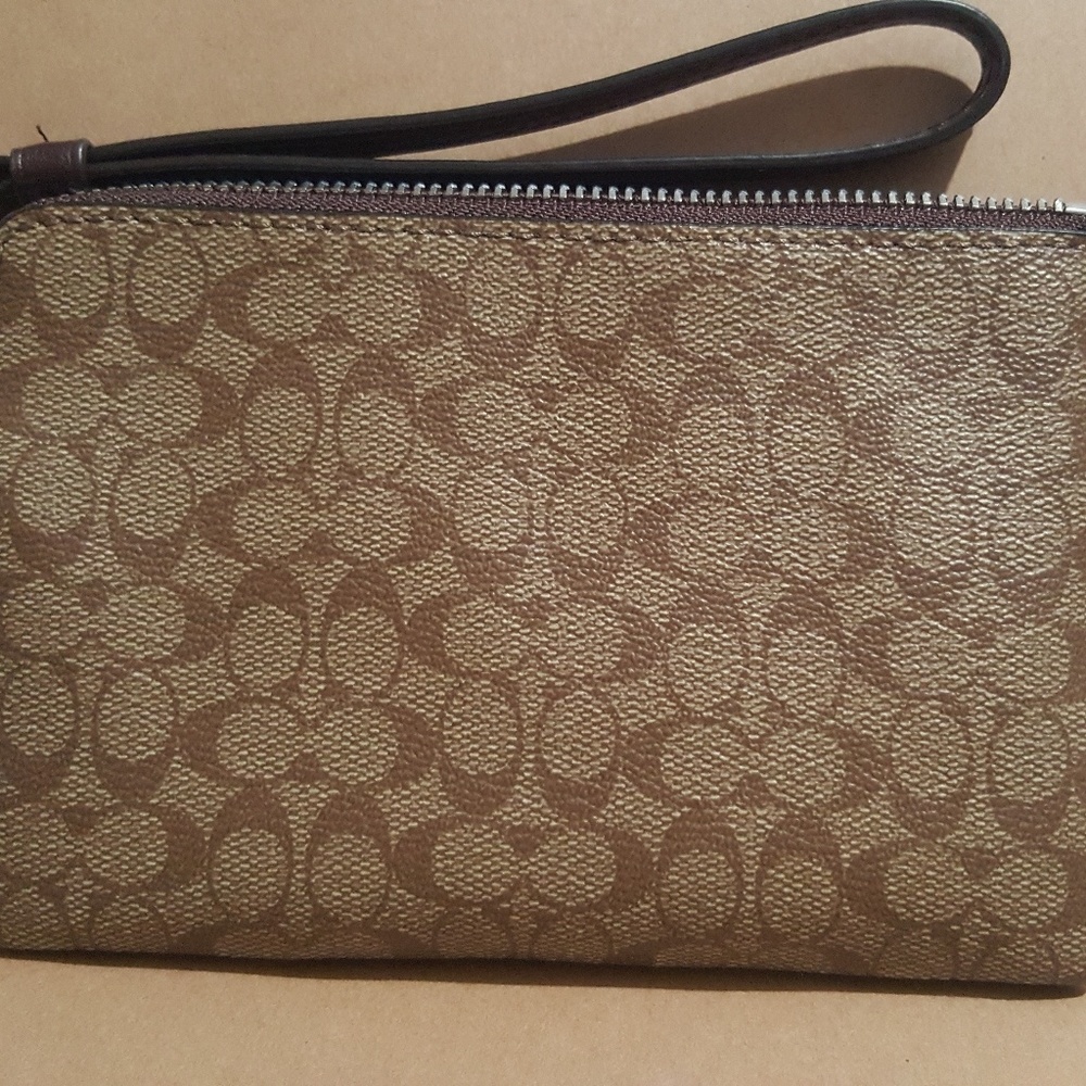 Coach Women's Lips Corner Zip Wristlets - Picture 3 of 6